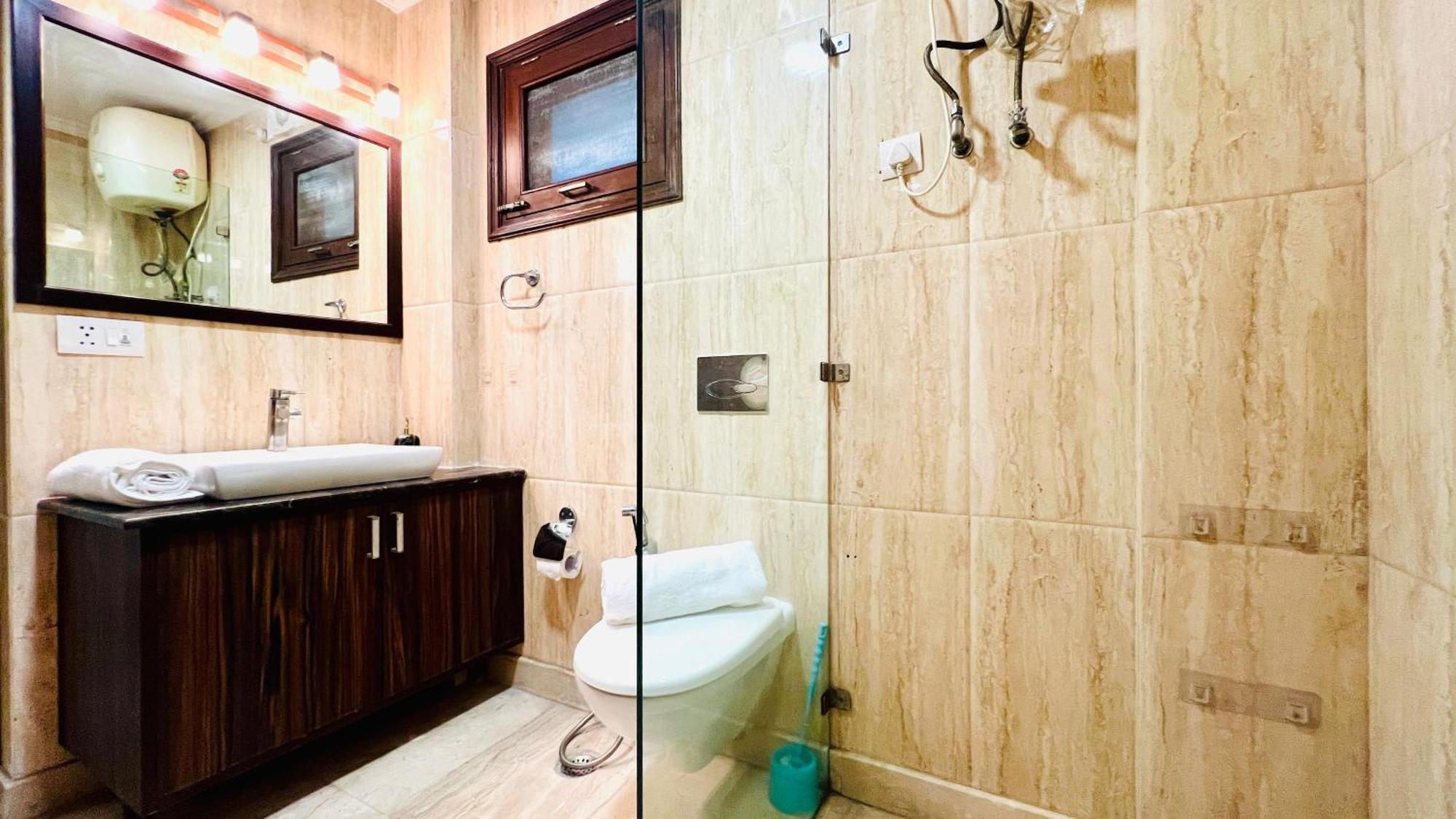 Olive Serviced Apartments - New Friends Colony Yeni Delhi Oda fotoğraf